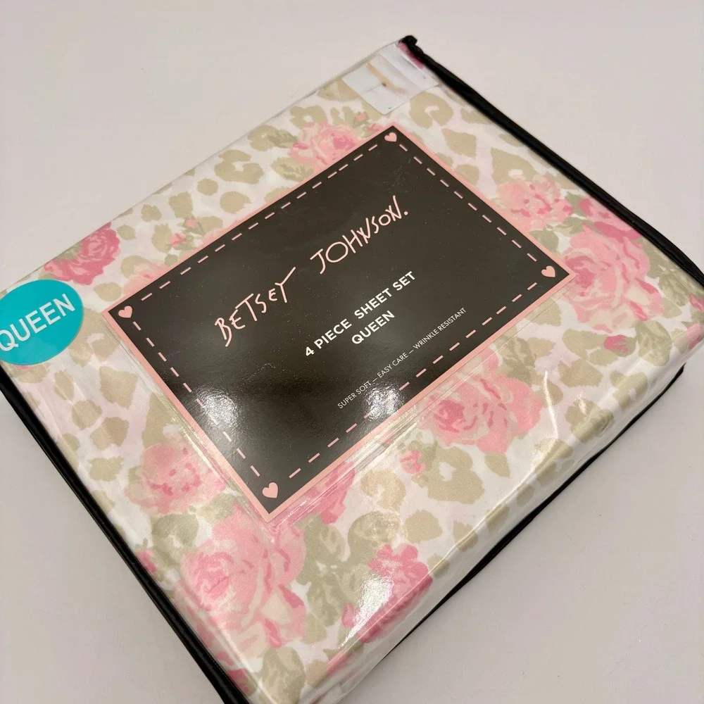 Betsey Johnson Queen 4 Piece Sheet Set‎ Pink Floral Leopard Wild Love Romantic